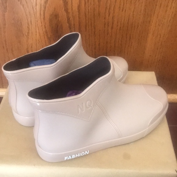 “NEW ARRIVALS” New-product women’s rain boots, non-slip wear resistant short y r - Picture 3 of 10